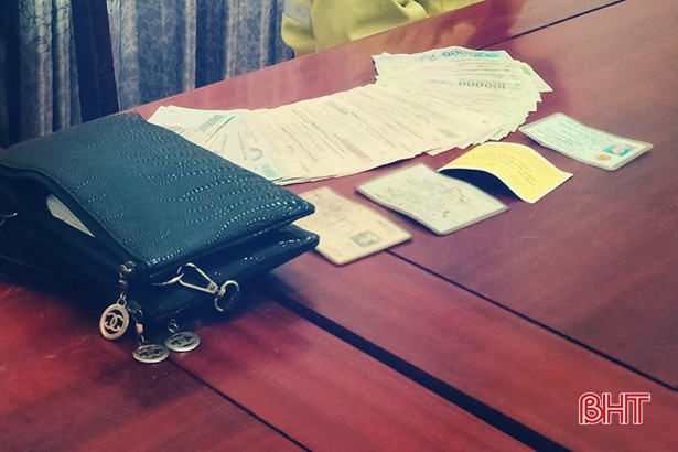 Tạm giữ đối tượng cướp túi xách của người phụ nữ đứng trên bờ kè ở Hà Tĩnh