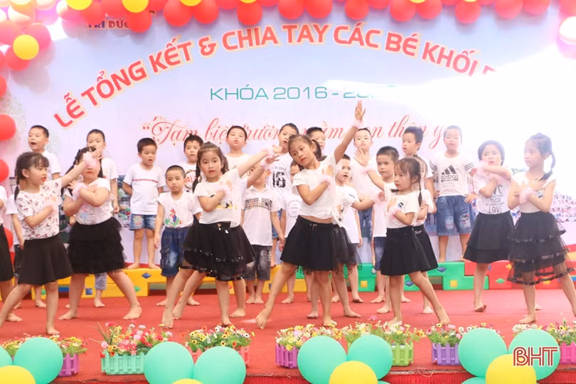 Nhiều cảm xúc cùng bé “tạm biệt Trường Mầm non Trí Đức thân yêu”