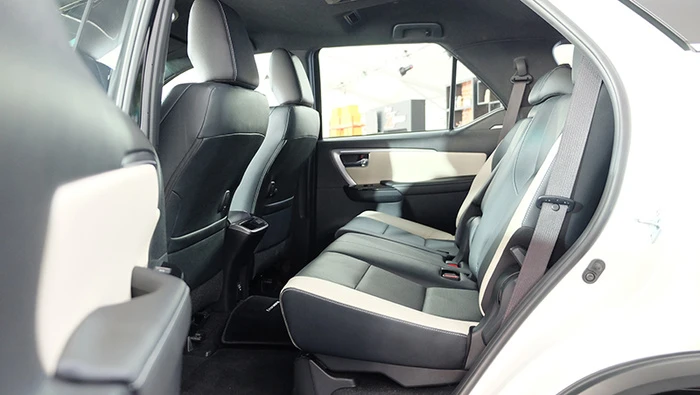 Toyota Fortuner 2021 phiên bản cao cấp nhất giá gần 1,4 tỷ đồng có gì?