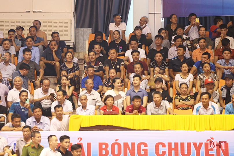 Đội bóng chuyền Hà Tĩnh thua đầy tiếc nuối trước Sannest Khánh Hòa