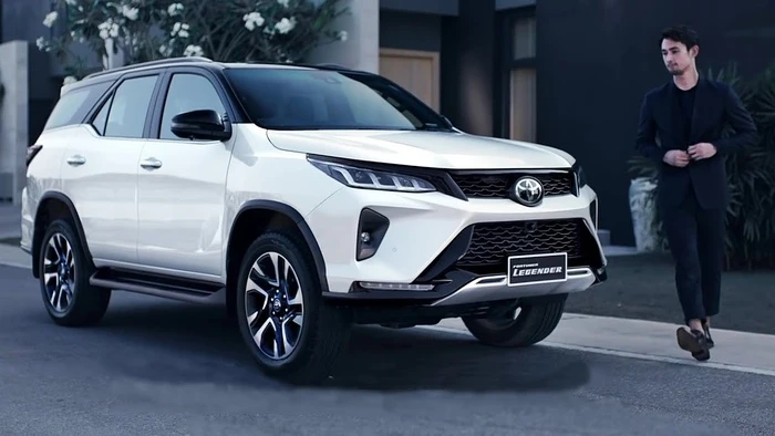Toyota Fortuner 2021 phiên bản cao cấp nhất giá gần 1,4 tỷ đồng có gì?