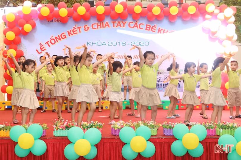 Nhiều cảm xúc cùng bé “tạm biệt Trường Mầm non Trí Đức thân yêu”