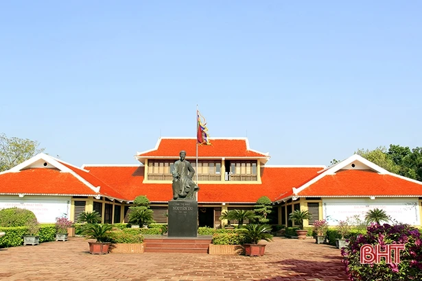 Hà Tĩnh lập ban chỉ đạo về kỷ niệm 255 năm ngày sinh, tưởng niệm 200 năm ngày mất Đại thi hào Nguyễn Du