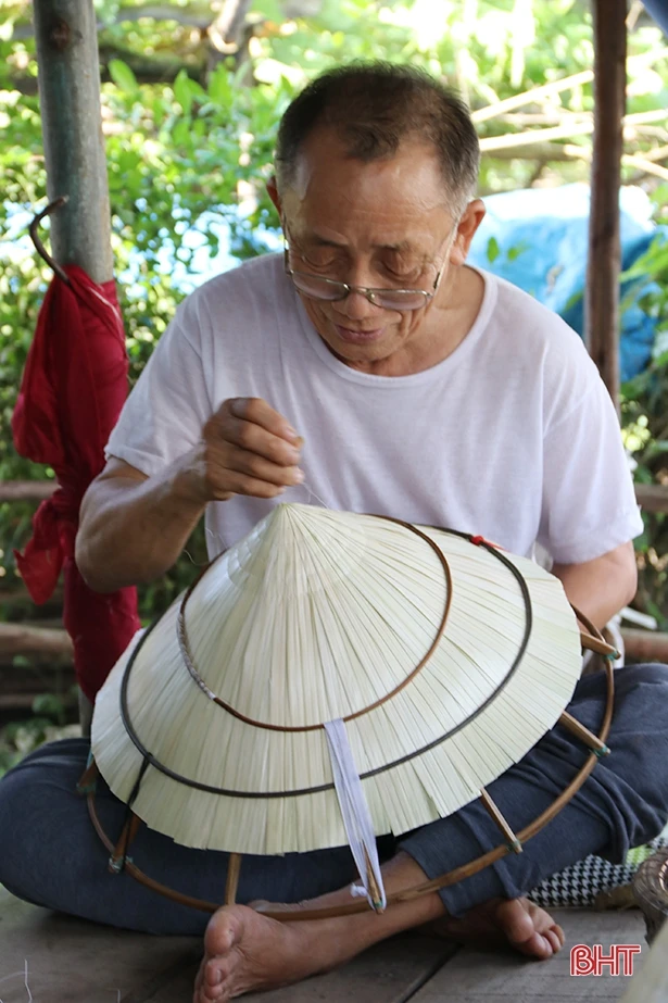 “Giữ lửa” nghề làm nón lá ở Hà Tĩnh