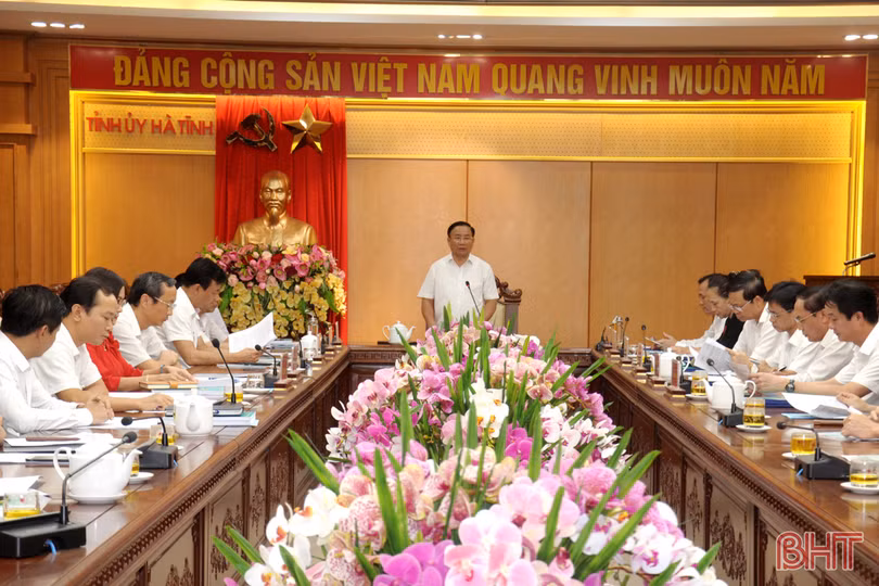 Vũ Quang tiếp thu ý kiến góp ý dự thảo báo cáo chính trị Đại hội Đảng bộ huyện với tư duy mở