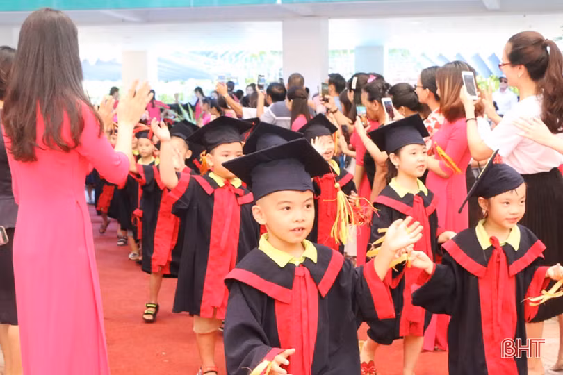 Nhiều cảm xúc cùng bé “tạm biệt Trường Mầm non Trí Đức thân yêu”