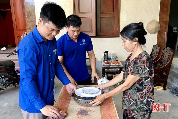 Bữa cơm ấm áp nghĩa tình cùng cựu TNXP ở TP Hà Tĩnh