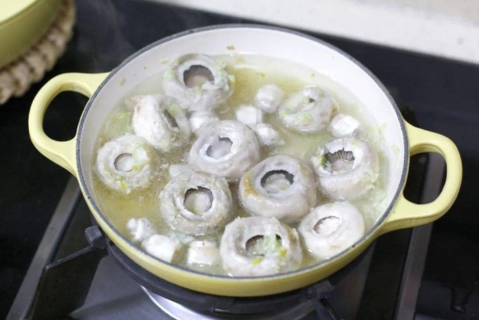 Tôm sốt nấm tỏi đậm vị, món ăn tuyệt ngon để bạn đổi bữa trong ngày hè