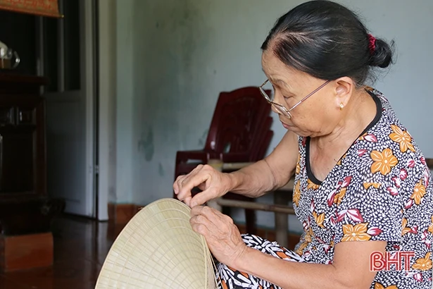 “Giữ lửa” nghề làm nón lá ở Hà Tĩnh