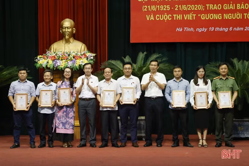 Hà Tĩnh vinh danh 50 tác phẩm đạt Giải Báo chí Trần Phú và “Gương người tốt, việc tốt”