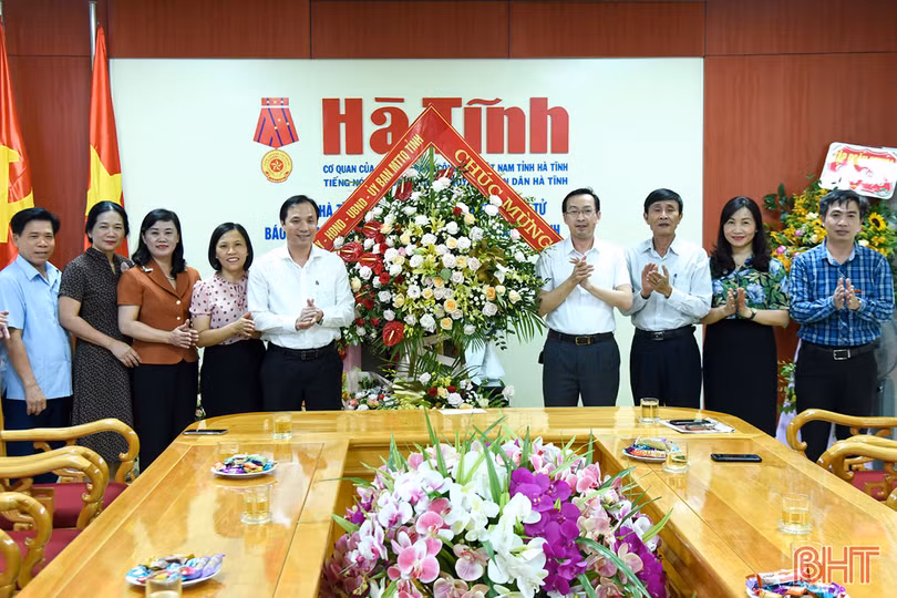 Lãnh đạo Hà Tĩnh chúc mừng 95 năm ngày Báo chí cách mạng Việt Nam