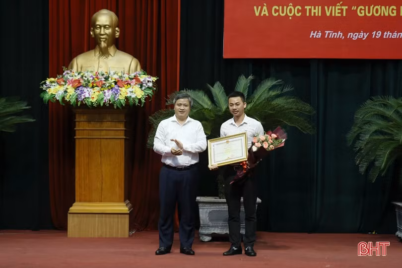 Hà Tĩnh vinh danh 50 tác phẩm đạt Giải Báo chí Trần Phú và “Gương người tốt, việc tốt”