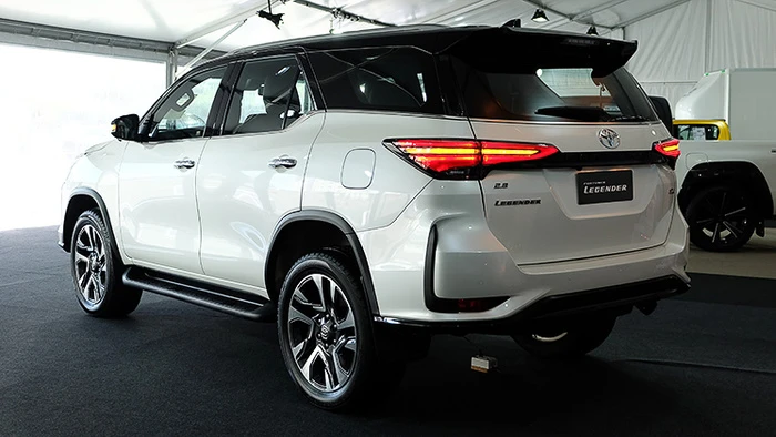Toyota Fortuner 2021 phiên bản cao cấp nhất giá gần 1,4 tỷ đồng có gì?