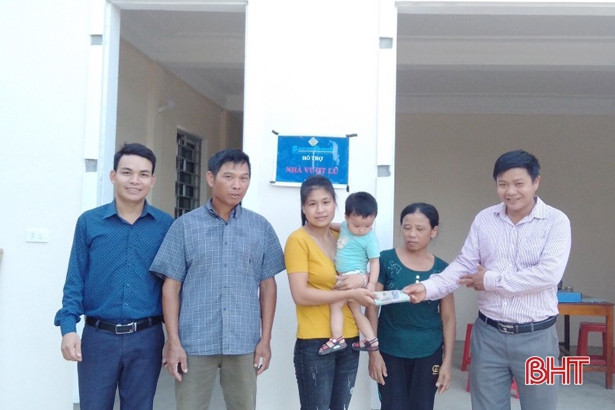 Bàn giao 34 ngôi nhà vượt lũ cho người dân miền núi Hà Tĩnh