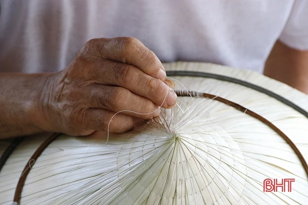 “Giữ lửa” nghề làm nón lá ở Hà Tĩnh