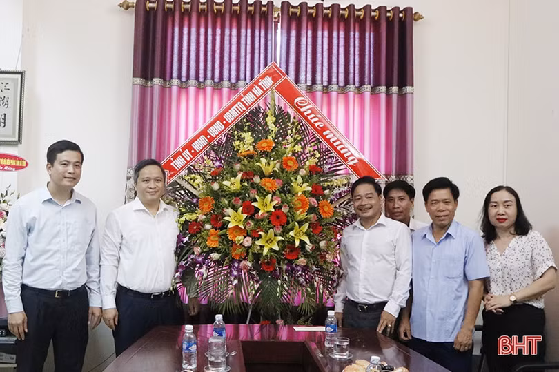 Lãnh đạo Hà Tĩnh chúc mừng 95 năm ngày Báo chí cách mạng Việt Nam