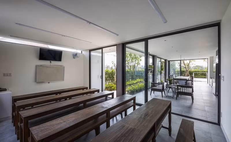 Nhà hoa sen thể hiện nghị lực phi thường của cô giáo khuyết tật