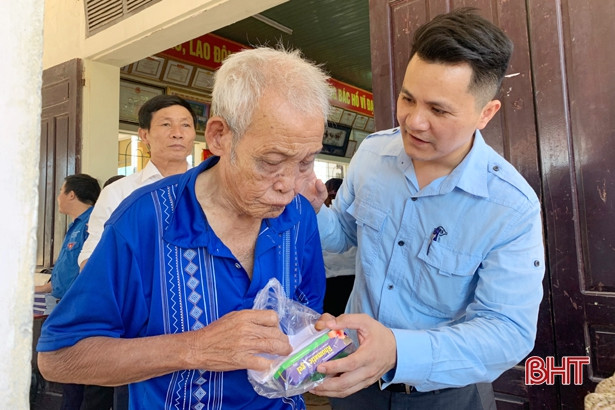 Formosa Hà Tĩnh phối hợp khám, cấp phát thuốc cho hơn 300 người dân