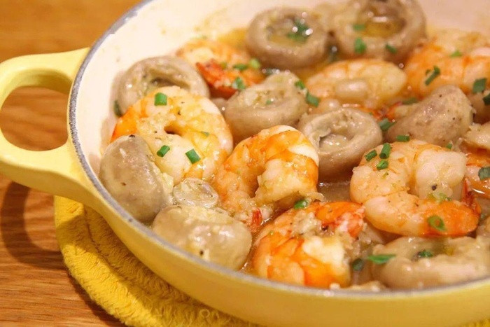 Tôm sốt nấm tỏi đậm vị, món ăn tuyệt ngon để bạn đổi bữa trong ngày hè