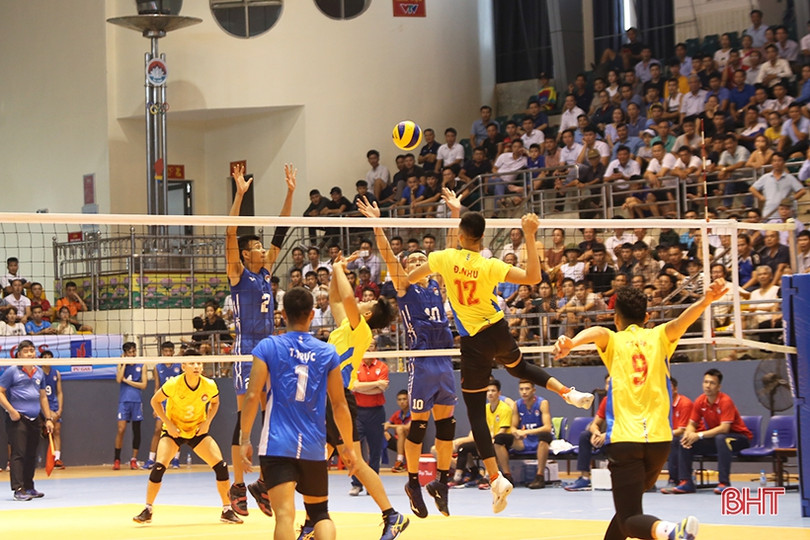 Đội bóng chuyền Hà Tĩnh thua đầy tiếc nuối trước Sannest Khánh Hòa