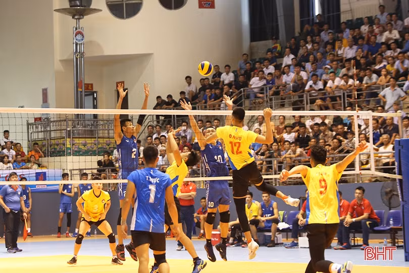 Đội bóng chuyền Hà Tĩnh thua đầy tiếc nuối trước Sannest Khánh Hòa