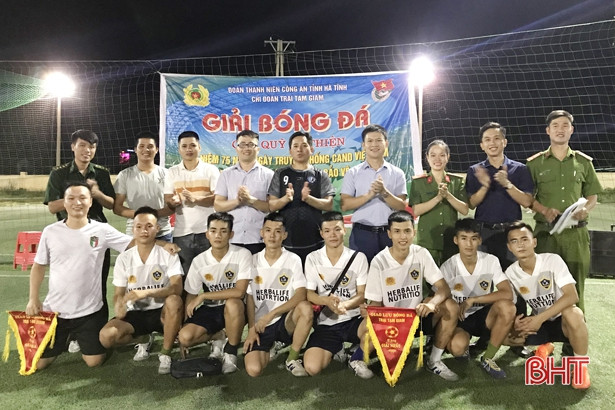 Tuổi trẻ Trại tạm giam Công an Hà Tĩnh đá bóng gây quỹ từ thiện 