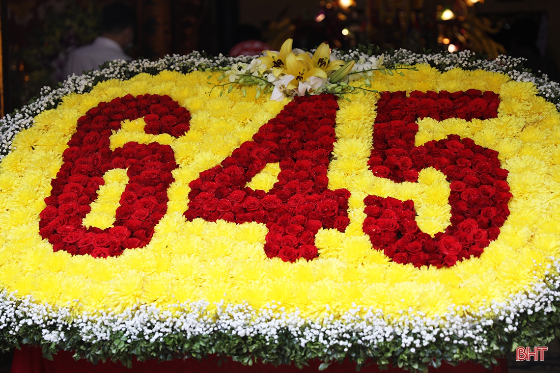 Lãnh đạo tỉnh dâng hương tưởng niệm 645 năm ngày mất Chế thắng phu nhân Nguyễn Thị Bích Châu