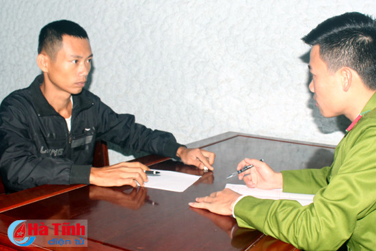 bat doi tuong dot nhap nha pho hat truong kiem lam trom tai san