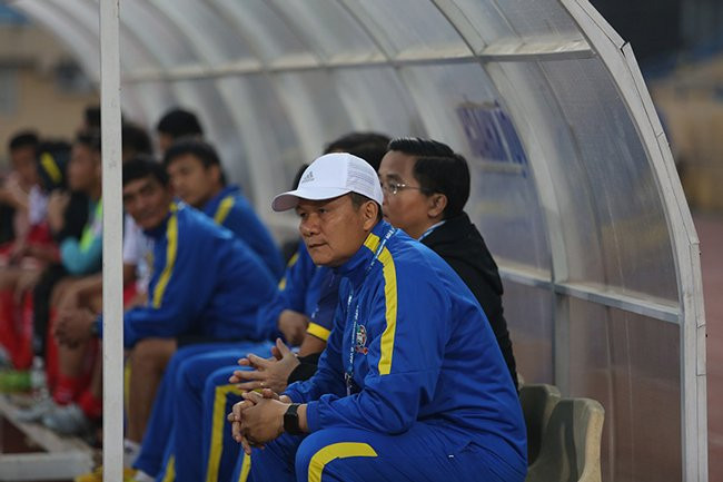 HLV Nguyễn Quốc Tuấn vẫn "kiên trung" với cách làm bóng đá của bầu Đức hagl xuong hang van theo triet ly cua bau duc den cung