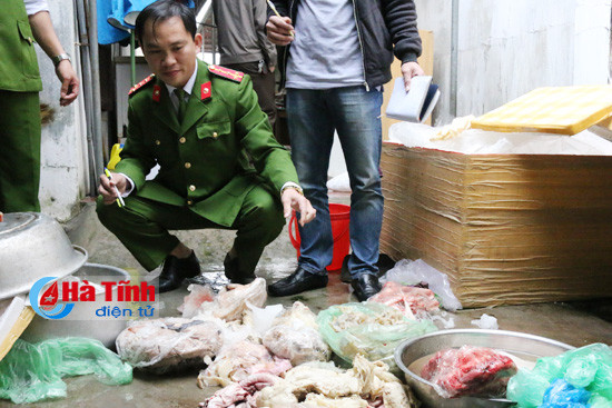 dot nhap co so dong lanh bat giu hon 1 2 tan thuc pham ban