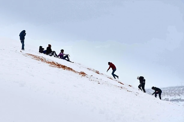 tuyet phu trang sa mac sahara
