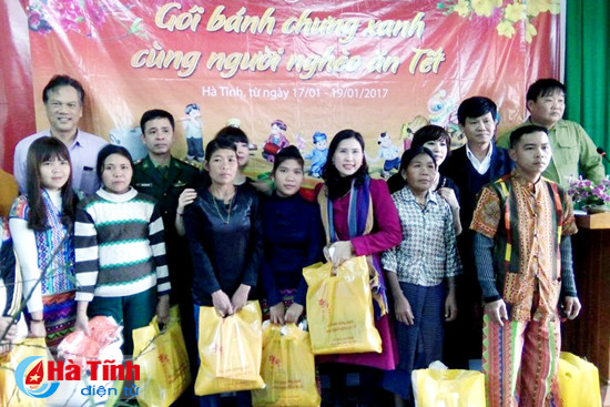 nhieu phan qua tet den voi nguoi ngheo doi tuong chinh sach