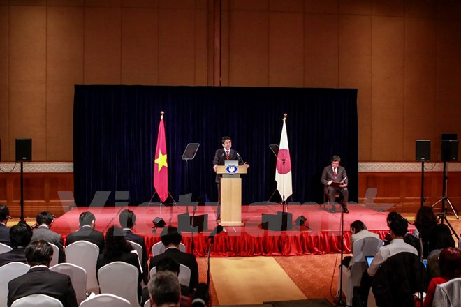 thu tuong nhat ban abe to chuc hop bao ve quan he nhat viet