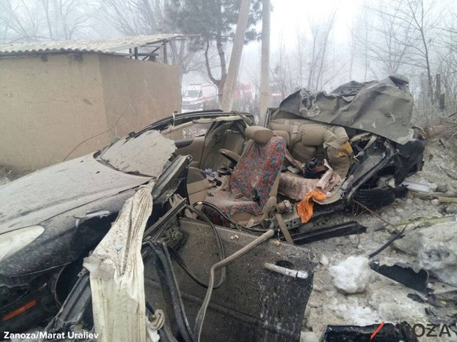 hien truong may bay dam nat nha dan o kyrgyzstan