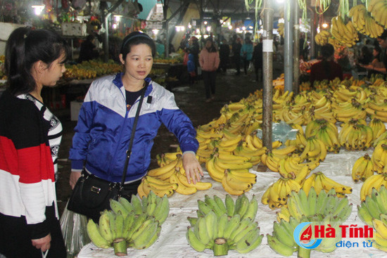 nhon nhip thi truong ngay tet ong cong ong tao