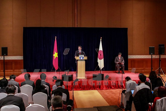 thu tuong nhat ban abe to chuc hop bao ve quan he nhat viet