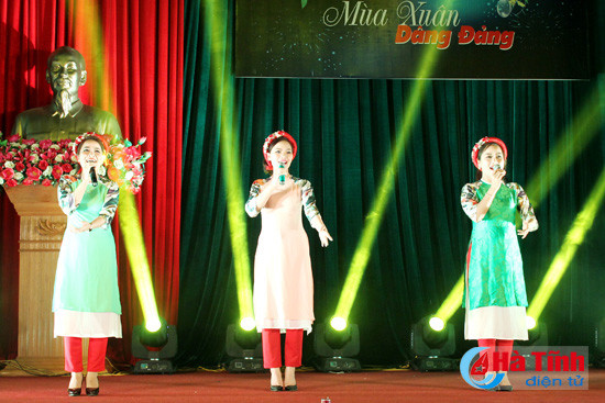 dac sac chuong trinh nghe thuat mua xuan dang dang