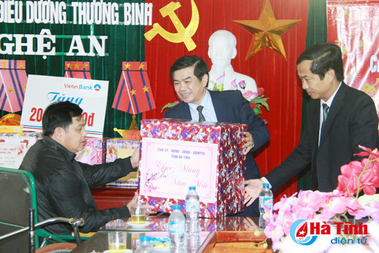lanh dao tinh tham hoi chuc tet doi tuong chinh sach