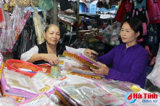 nhon nhip thi truong ngay tet ong cong ong tao