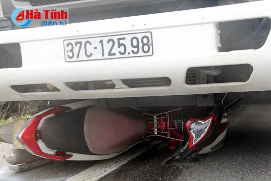 xe may kep ba dam vao xe dap 3 thanh nien bi thuong nang