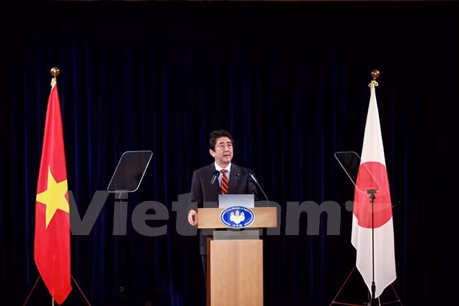 thu tuong nhat ban abe to chuc hop bao ve quan he nhat viet