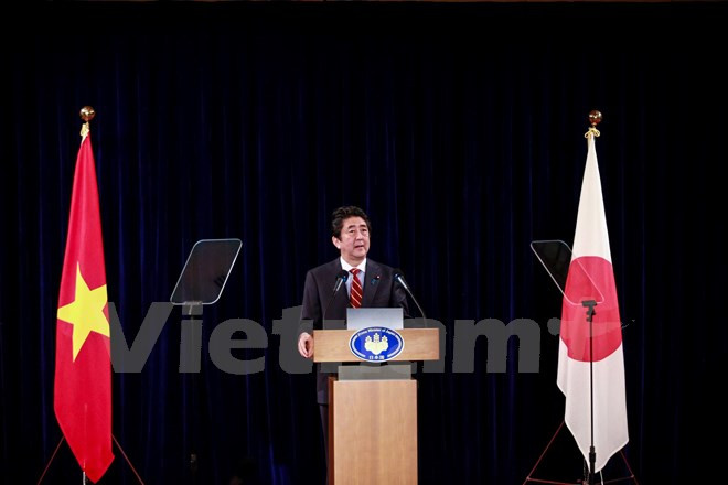 thu tuong nhat ban abe to chuc hop bao ve quan he nhat viet