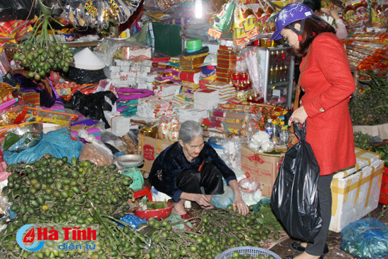 nhon nhip thi truong ngay tet ong cong ong tao