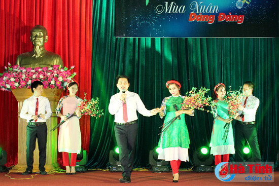 dac sac chuong trinh nghe thuat mua xuan dang dang