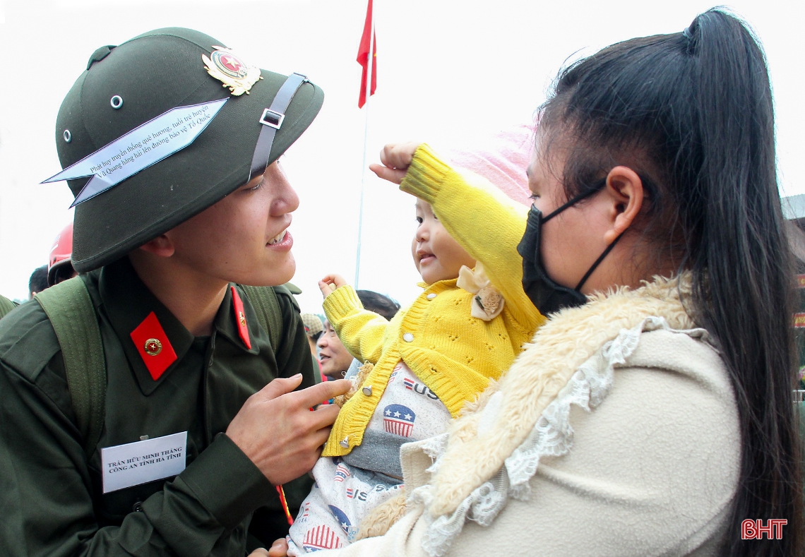 Tân binh lên đường: Vinh quang người đi, nhớ thương người ở lại!