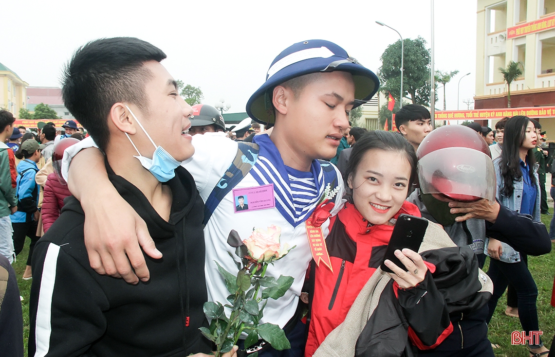 Tân binh lên đường: Vinh quang người đi, nhớ thương người ở lại!