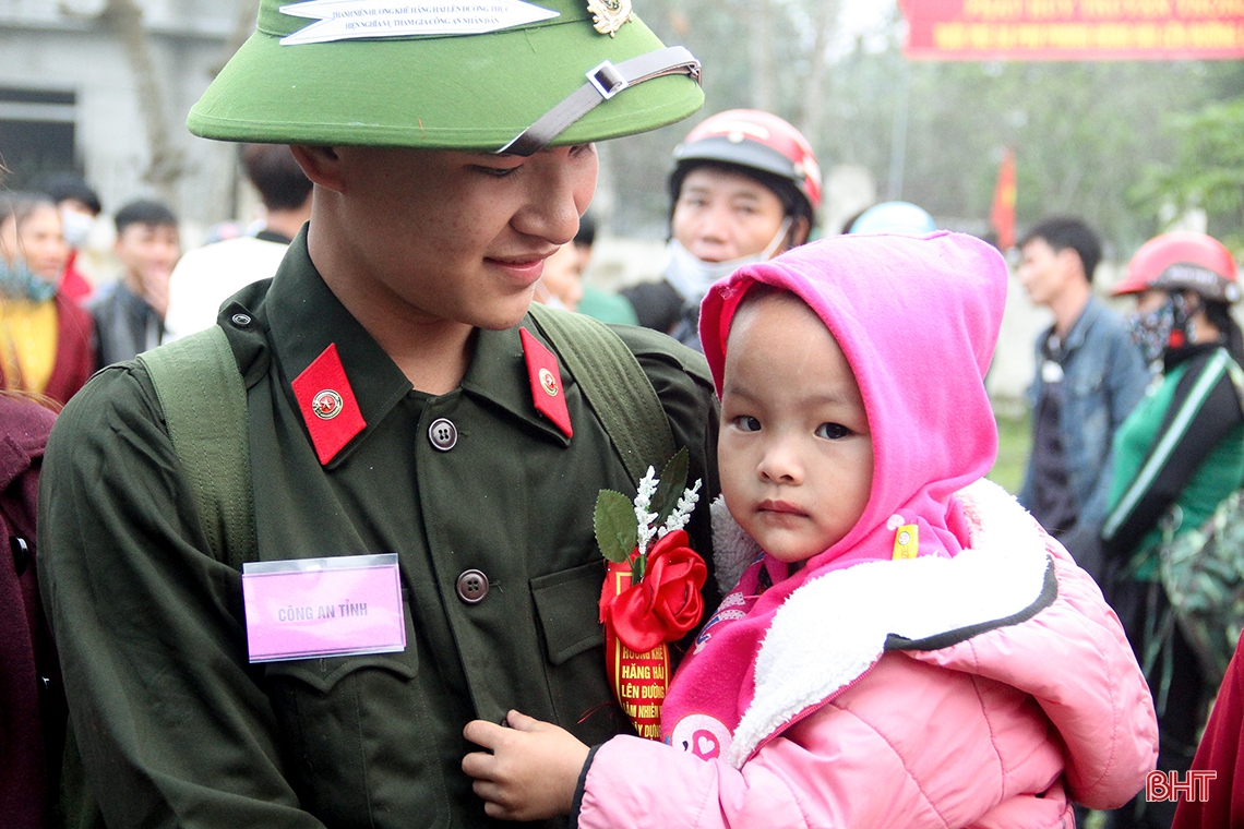 Tân binh lên đường: Vinh quang người đi, nhớ thương người ở lại!