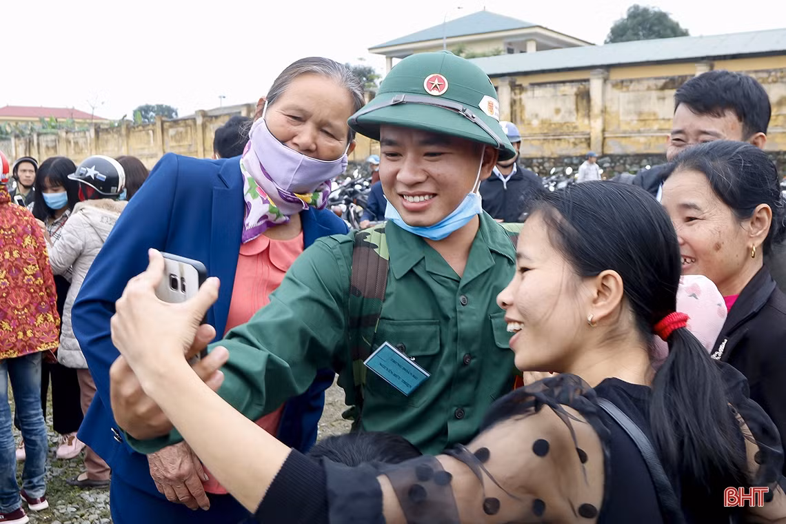Tân binh lên đường: Vinh quang người đi, nhớ thương người ở lại!