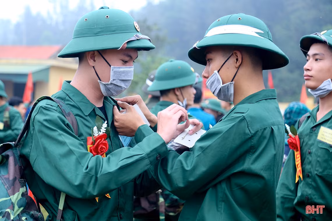 Tân binh lên đường: Vinh quang người đi, nhớ thương người ở lại!