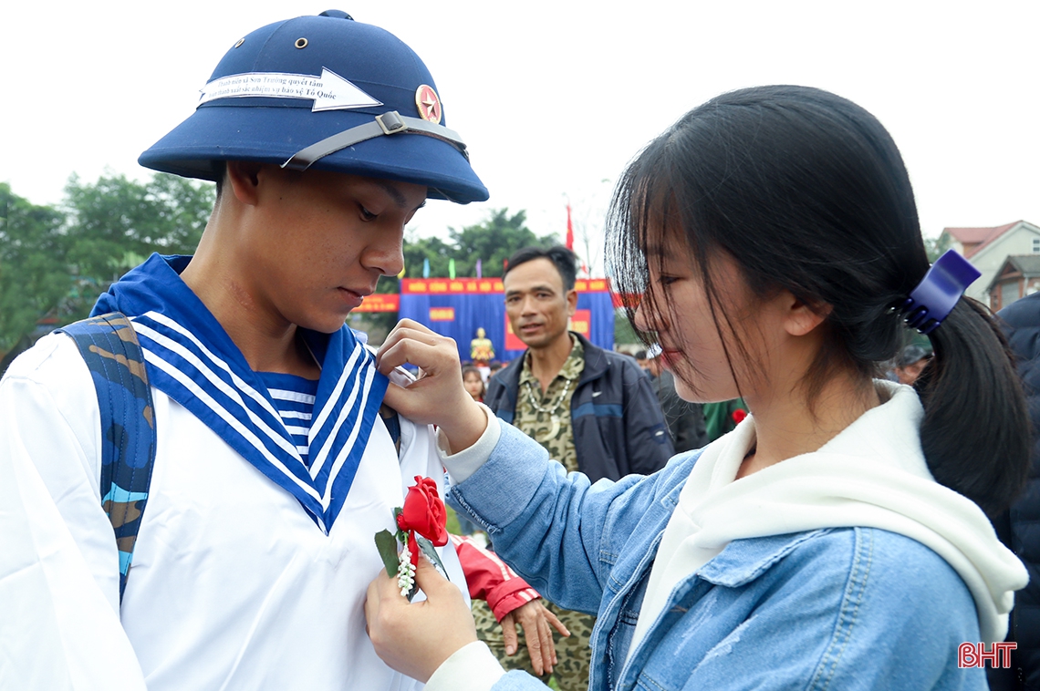 Tân binh lên đường: Vinh quang người đi, nhớ thương người ở lại!